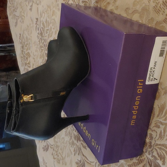 Madden Girl boots - Picture 4 of 4